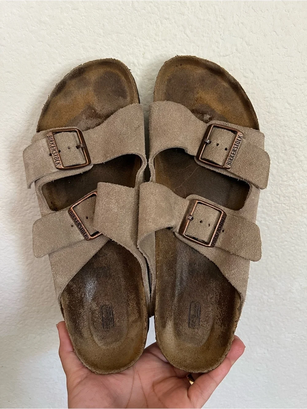 Birkenstock Arizona Tan Suede Sandals Size 41 L10 -10.5 M 8 -8.5. Regular fit - Picture 13 of 16